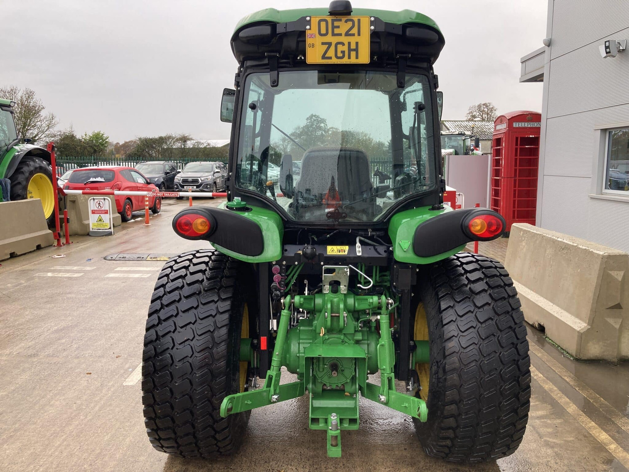 John Deere 4066R compact tractor - Малък трактор: снимка 4 John Deere 4066R compact tractor - Малък трактор: снимка 4