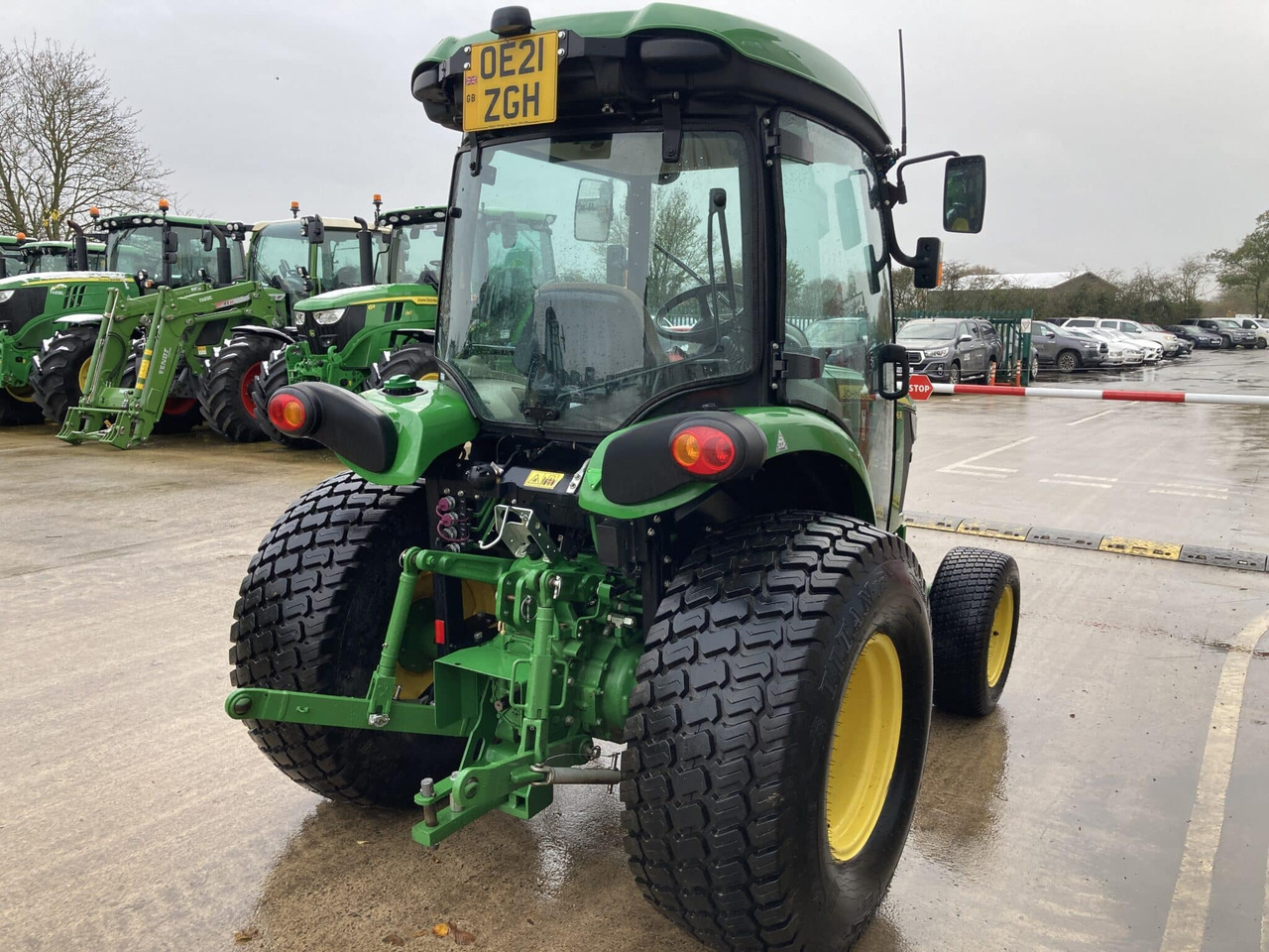 John Deere 4066R compact tractor - Малък трактор: снимка 5 John Deere 4066R compact tractor - Малък трактор: снимка 5