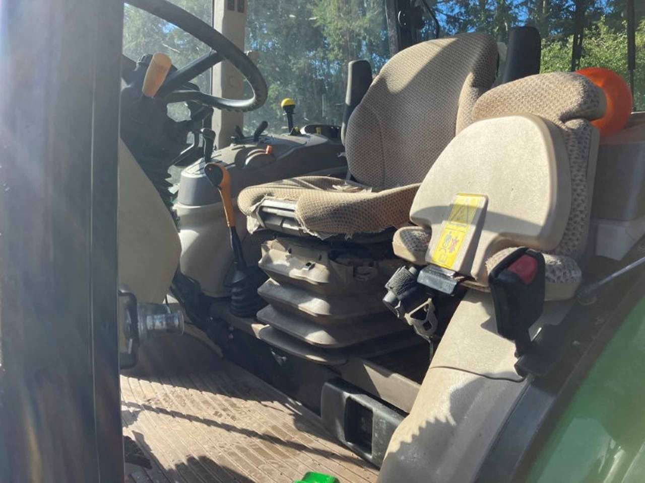 Трактор John Deere 5100M: снимка 15