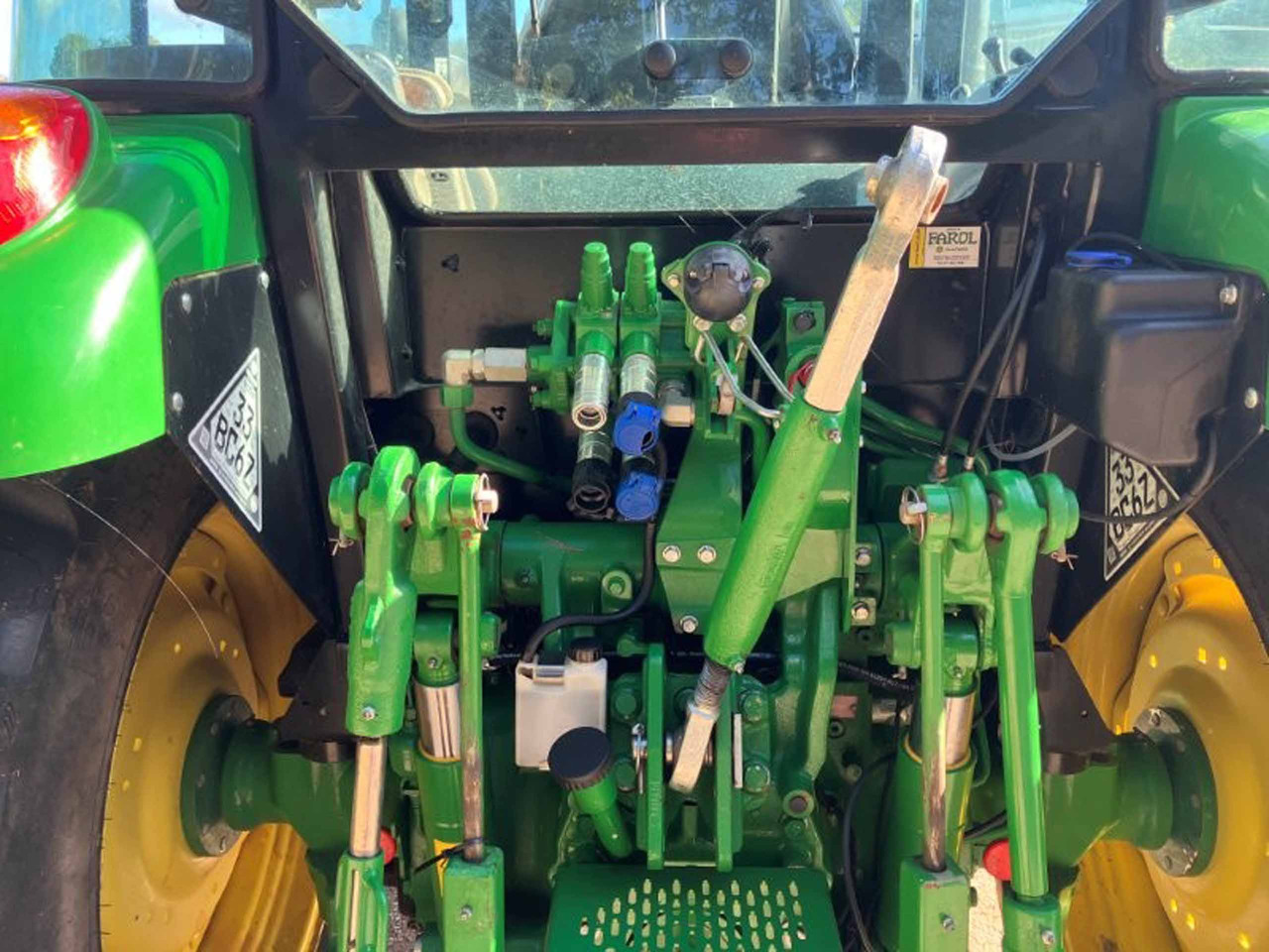 Трактор John Deere 5100M: снимка 7