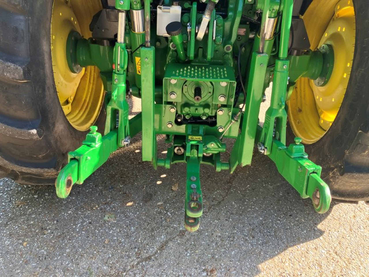 Трактор John Deere 5100M: снимка 8