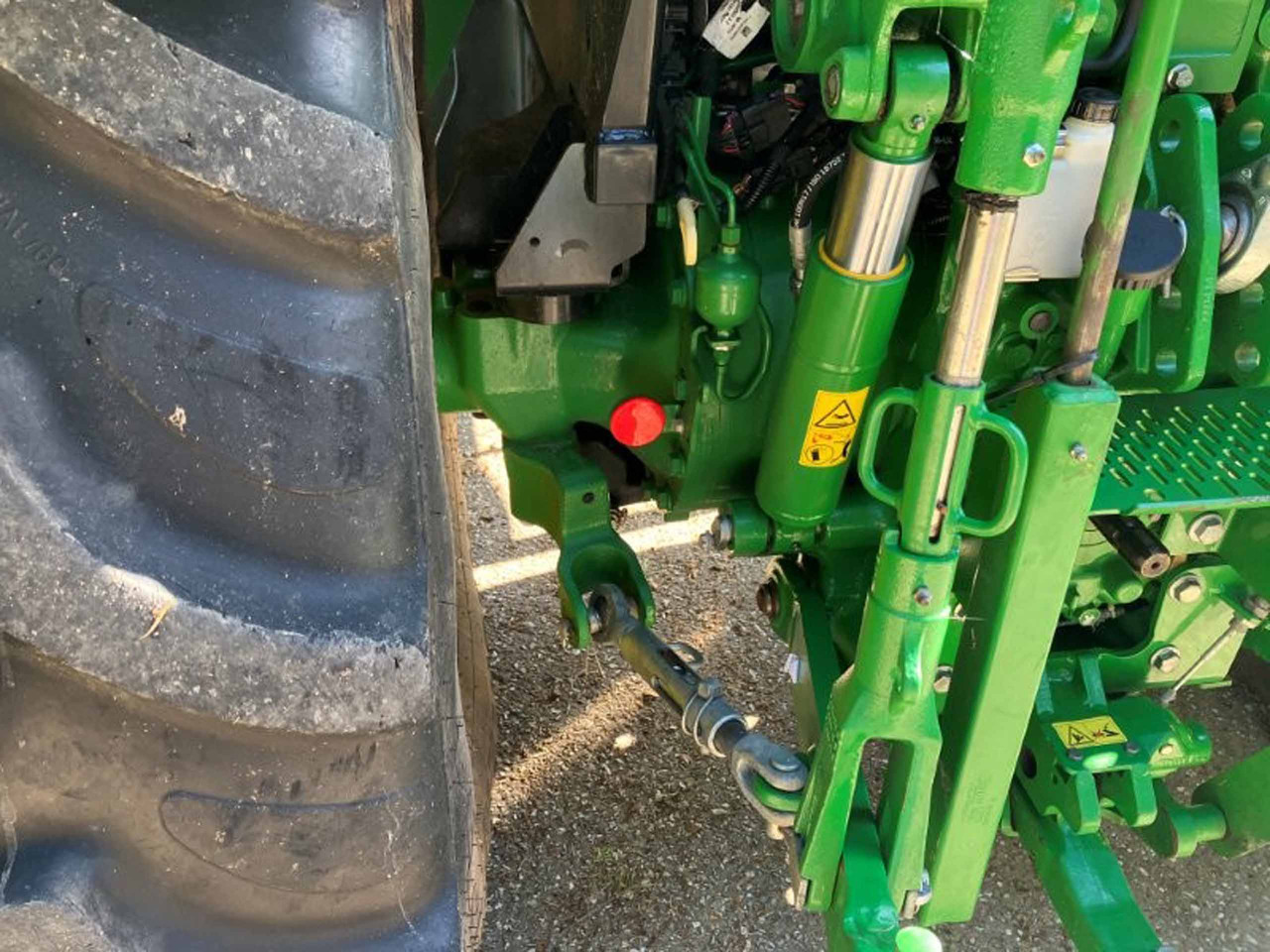 Трактор John Deere 5100M: снимка 9