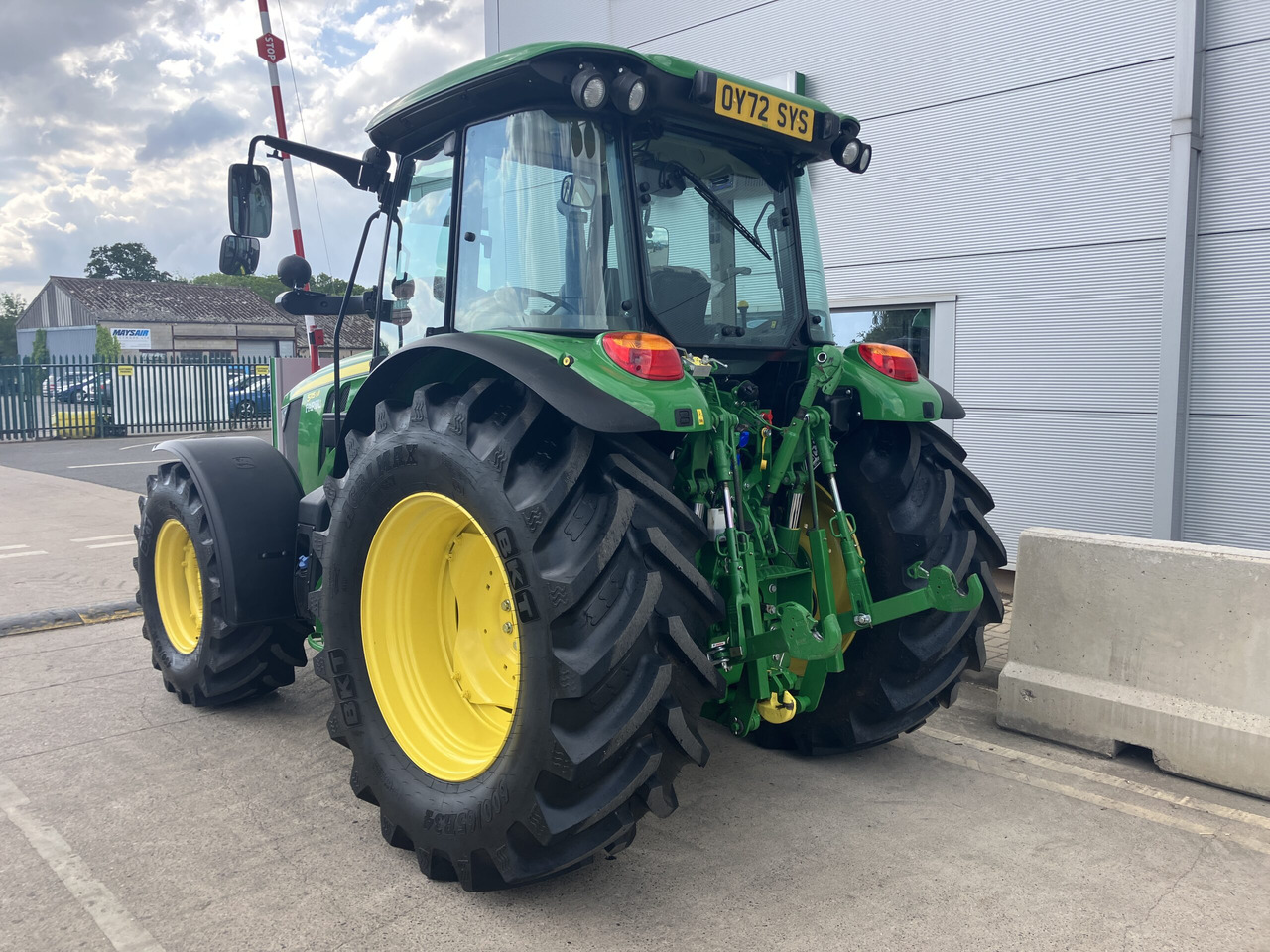John Deere 5115M - Трактор: снимка 3 John Deere 5115M - Трактор: снимка 3