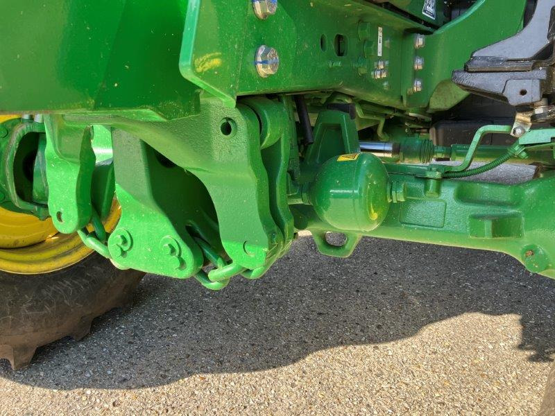 Трактор John Deere 6110M: снимка 6