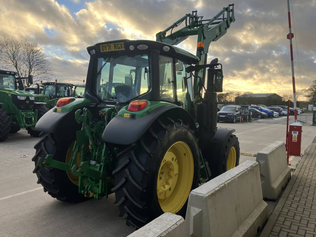 John Deere 6120M - Трактор: снимка 5 John Deere 6120M - Трактор: снимка 5