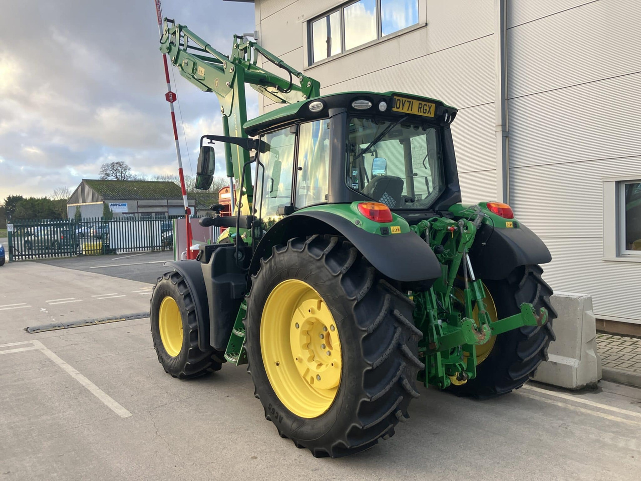 John Deere 6120M - Трактор: снимка 3 John Deere 6120M - Трактор: снимка 3