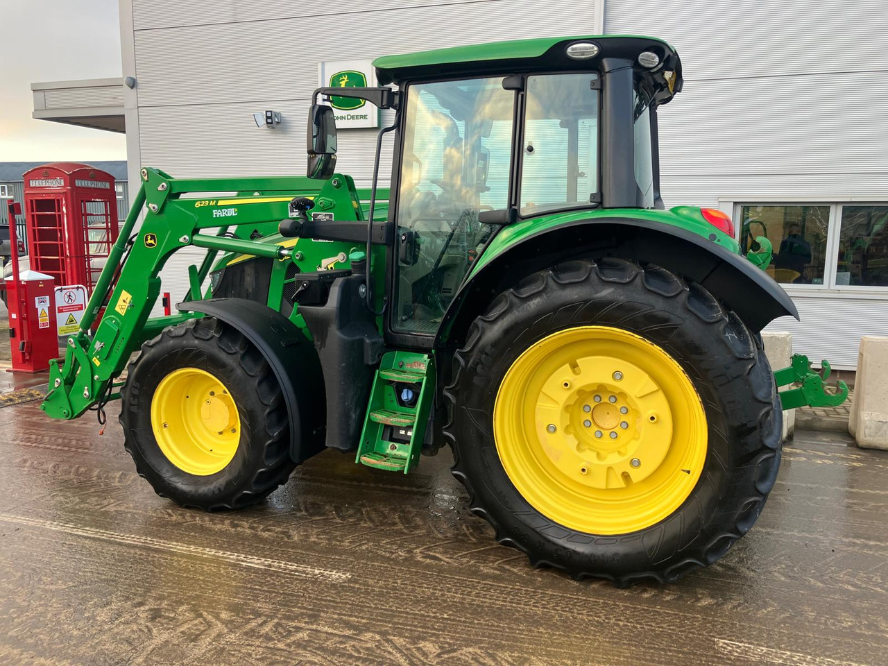 John Deere 6120M - Трактор: снимка 4 John Deere 6120M - Трактор: снимка 4
