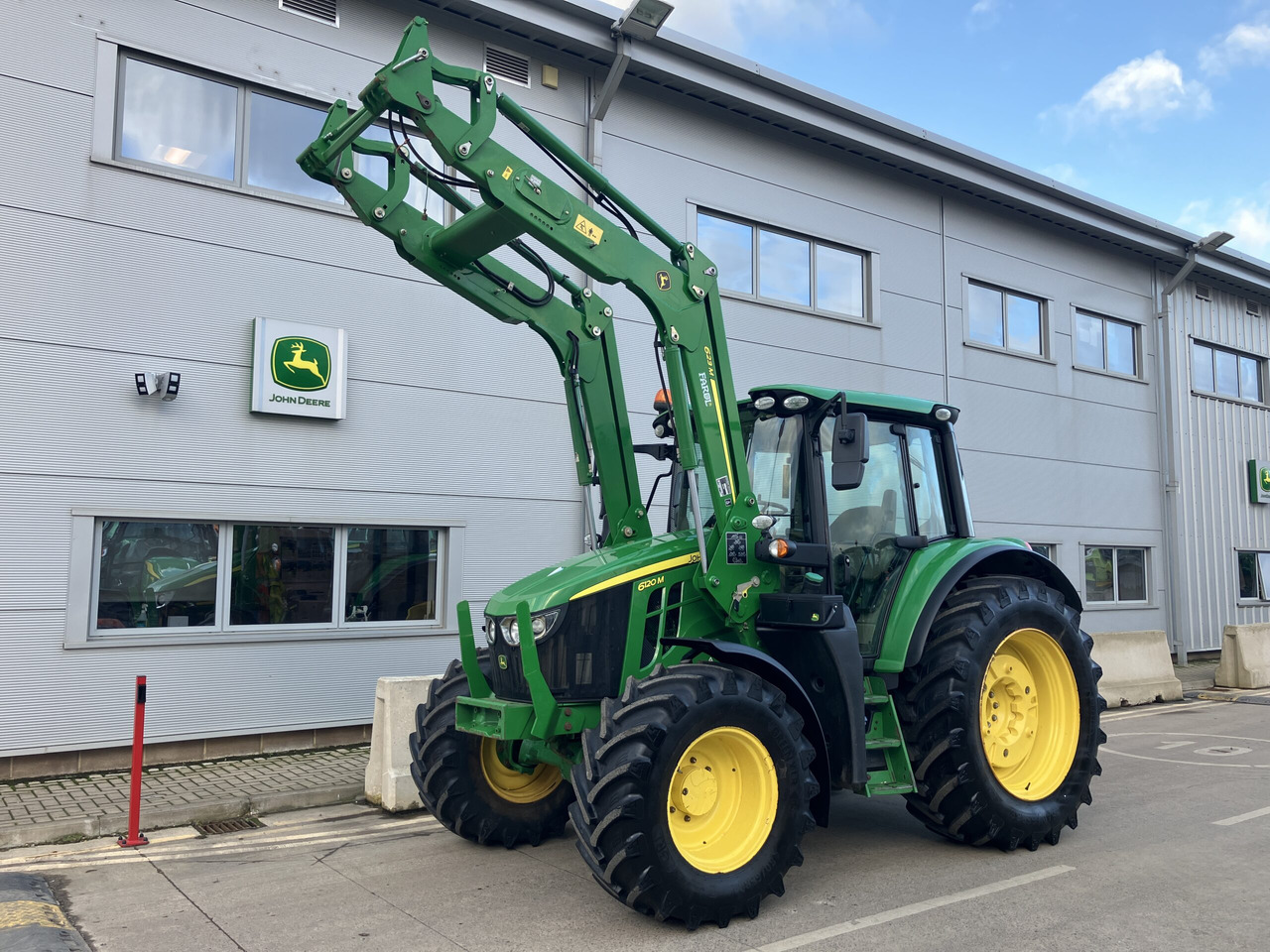 John Deere 6120M - Трактор: снимка 1 John Deere 6120M - Трактор: снимка 1