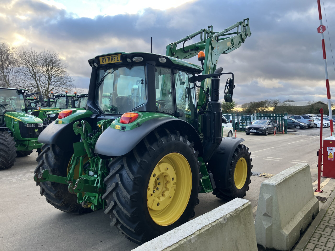 John Deere 6120M - Трактор: снимка 5 John Deere 6120M - Трактор: снимка 5