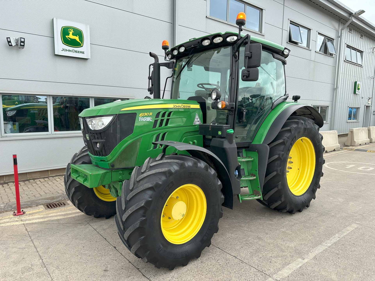 John Deere 6130R - Трактор: снимка 1 John Deere 6130R - Трактор: снимка 1