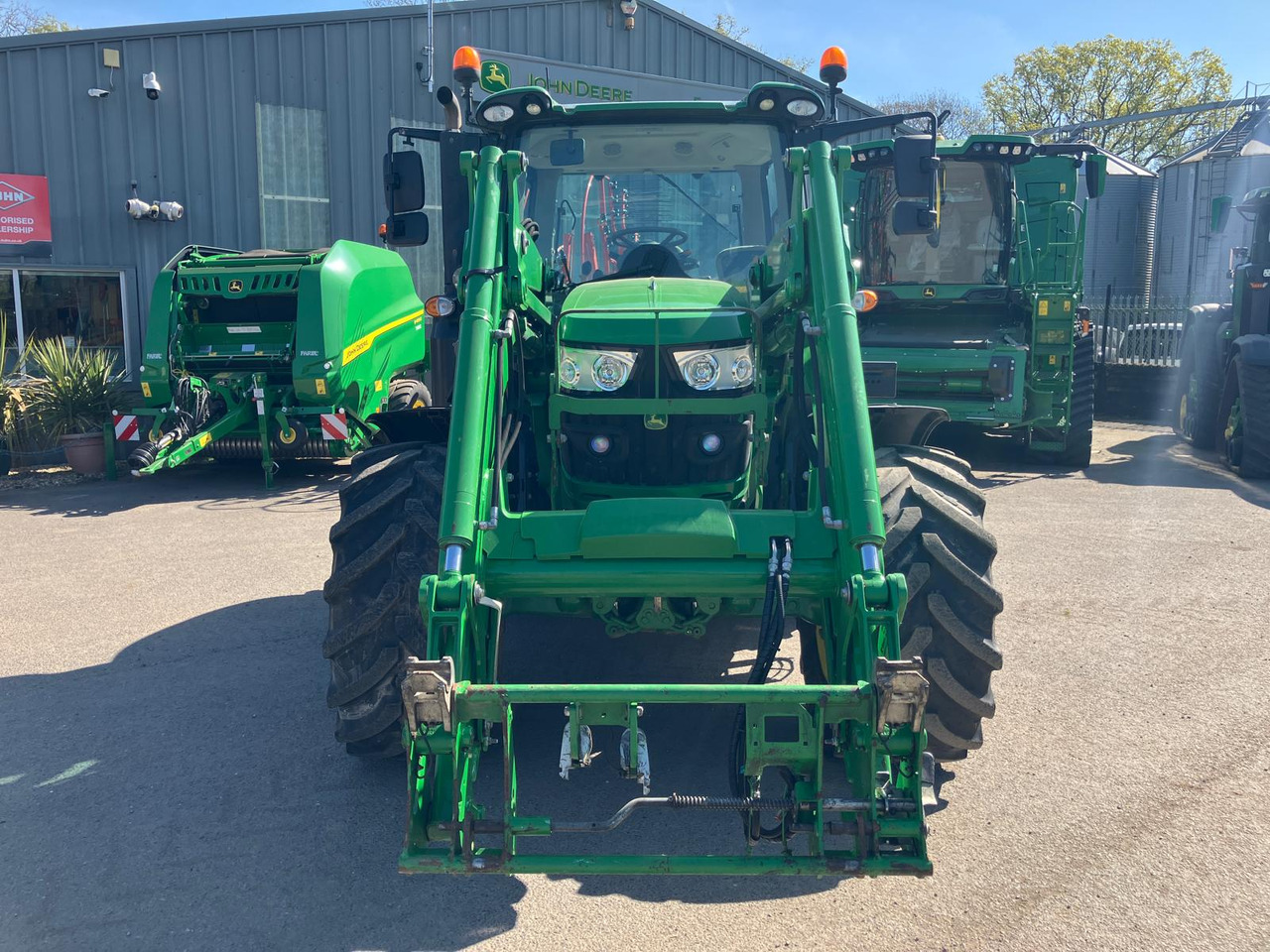 John Deere 6130R - Трактор: снимка 4 John Deere 6130R - Трактор: снимка 4