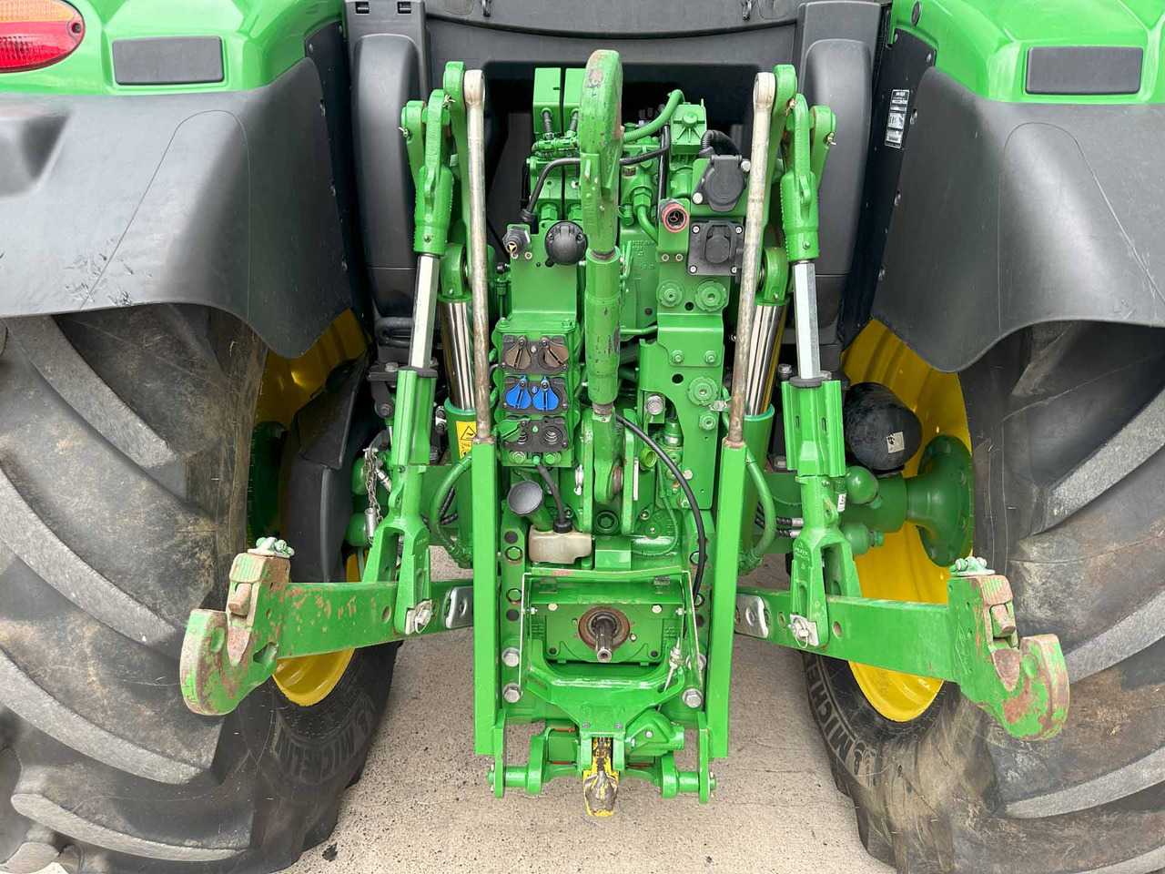John Deere 6130R - Трактор: снимка 5 John Deere 6130R - Трактор: снимка 5