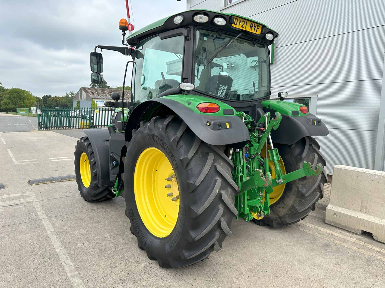 John Deere 6130R - Трактор: снимка 3 John Deere 6130R - Трактор: снимка 3
