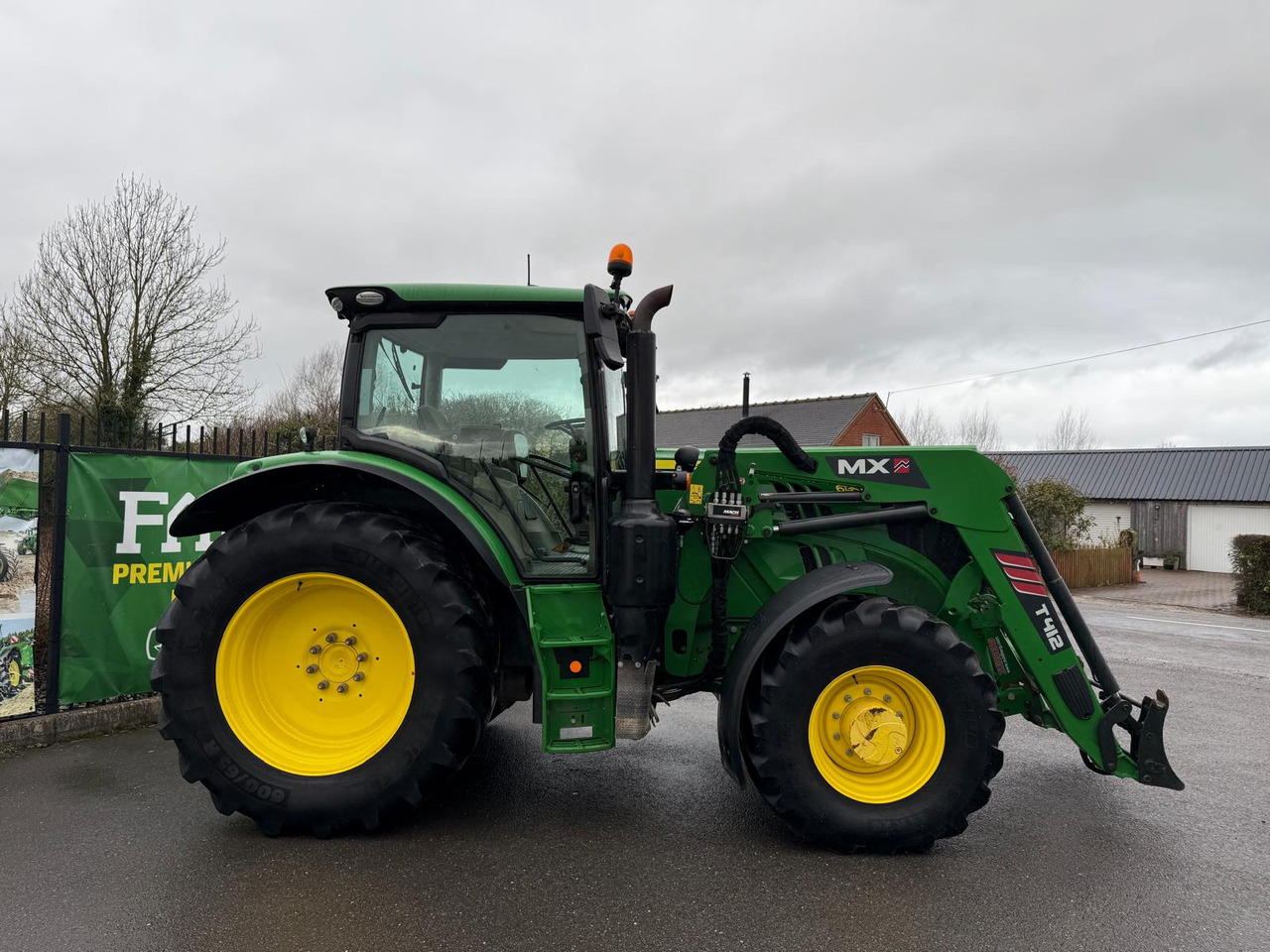 John Deere 6135R - Трактор: снимка 2 John Deere 6135R - Трактор: снимка 2
