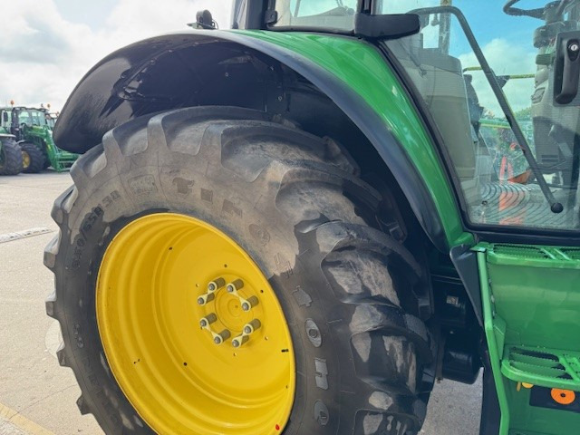 Трактор John Deere 6155M: снимка 8