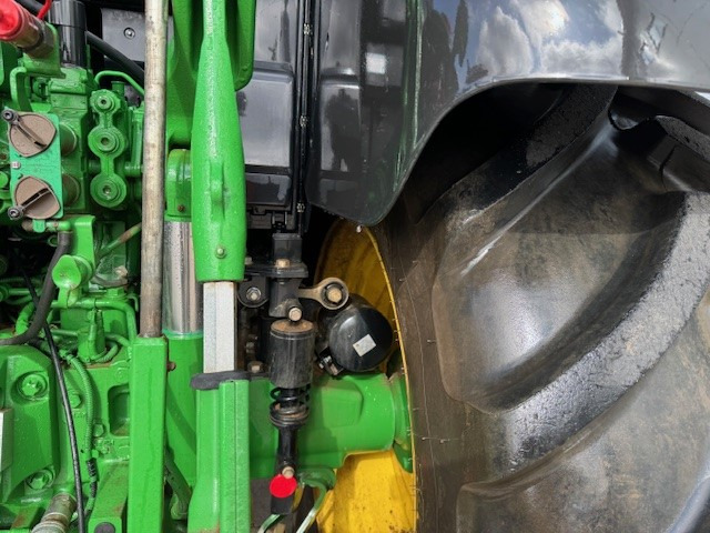 Трактор John Deere 6155M: снимка 12