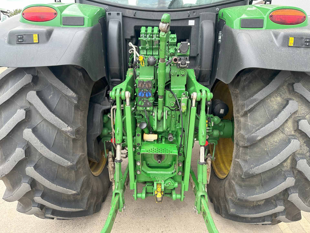 John Deere 6155R - Трактор: снимка 5 John Deere 6155R - Трактор: снимка 5