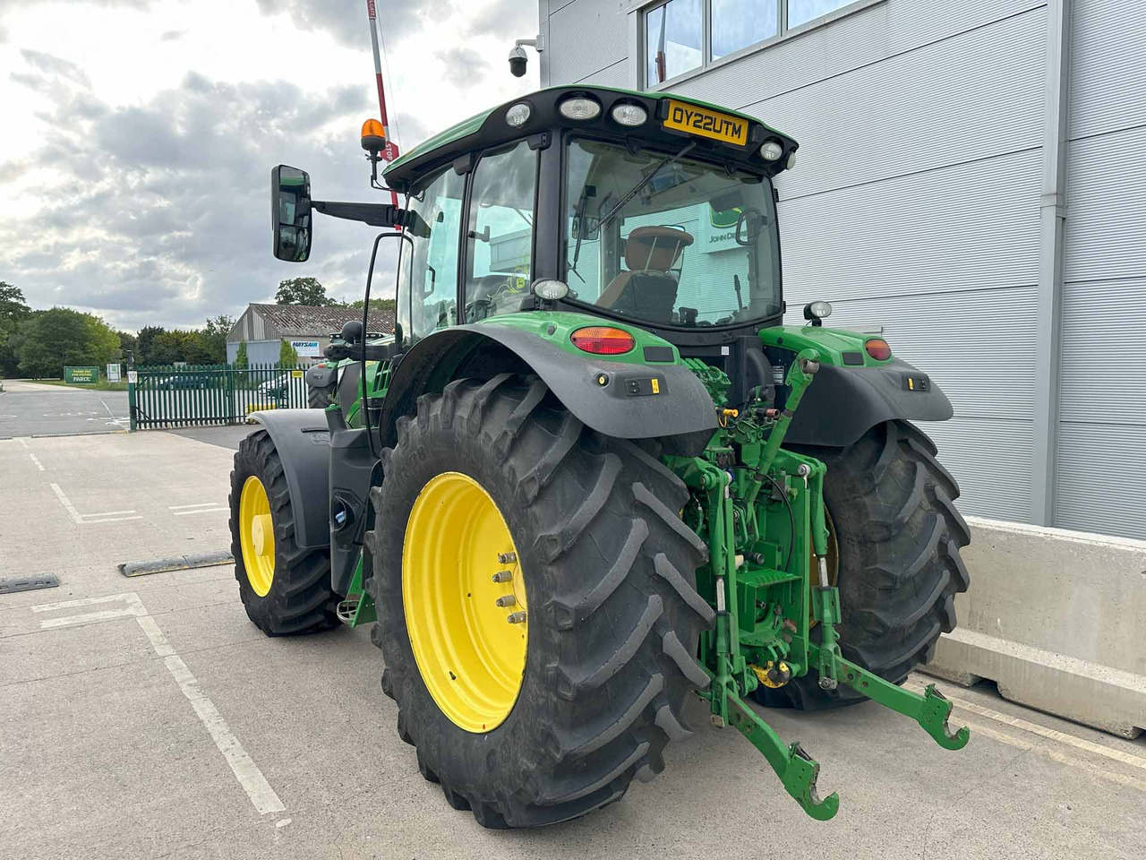 John Deere 6155R - Трактор: снимка 3 John Deere 6155R - Трактор: снимка 3