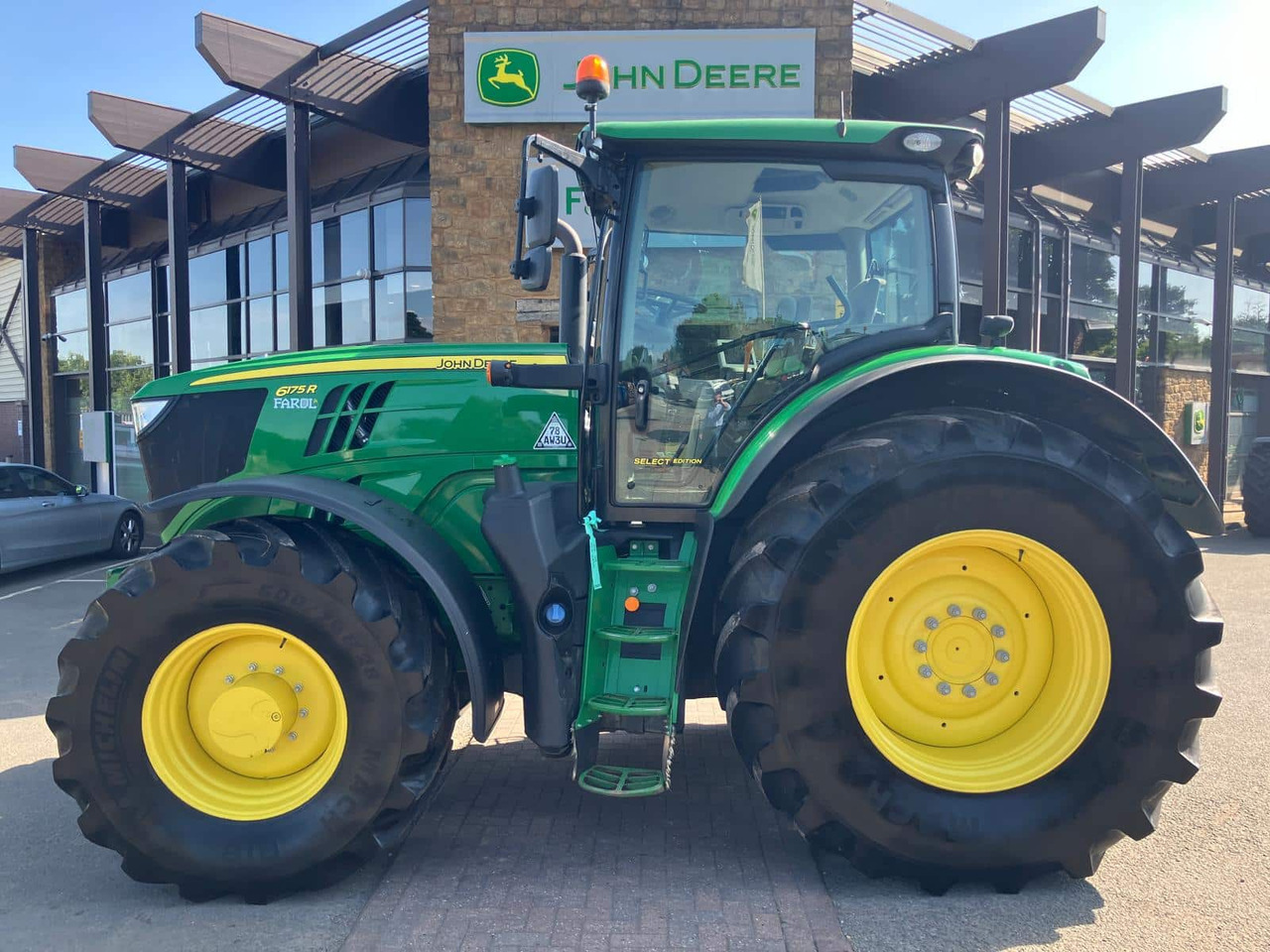 Трактор John Deere 6175R: снимка 10