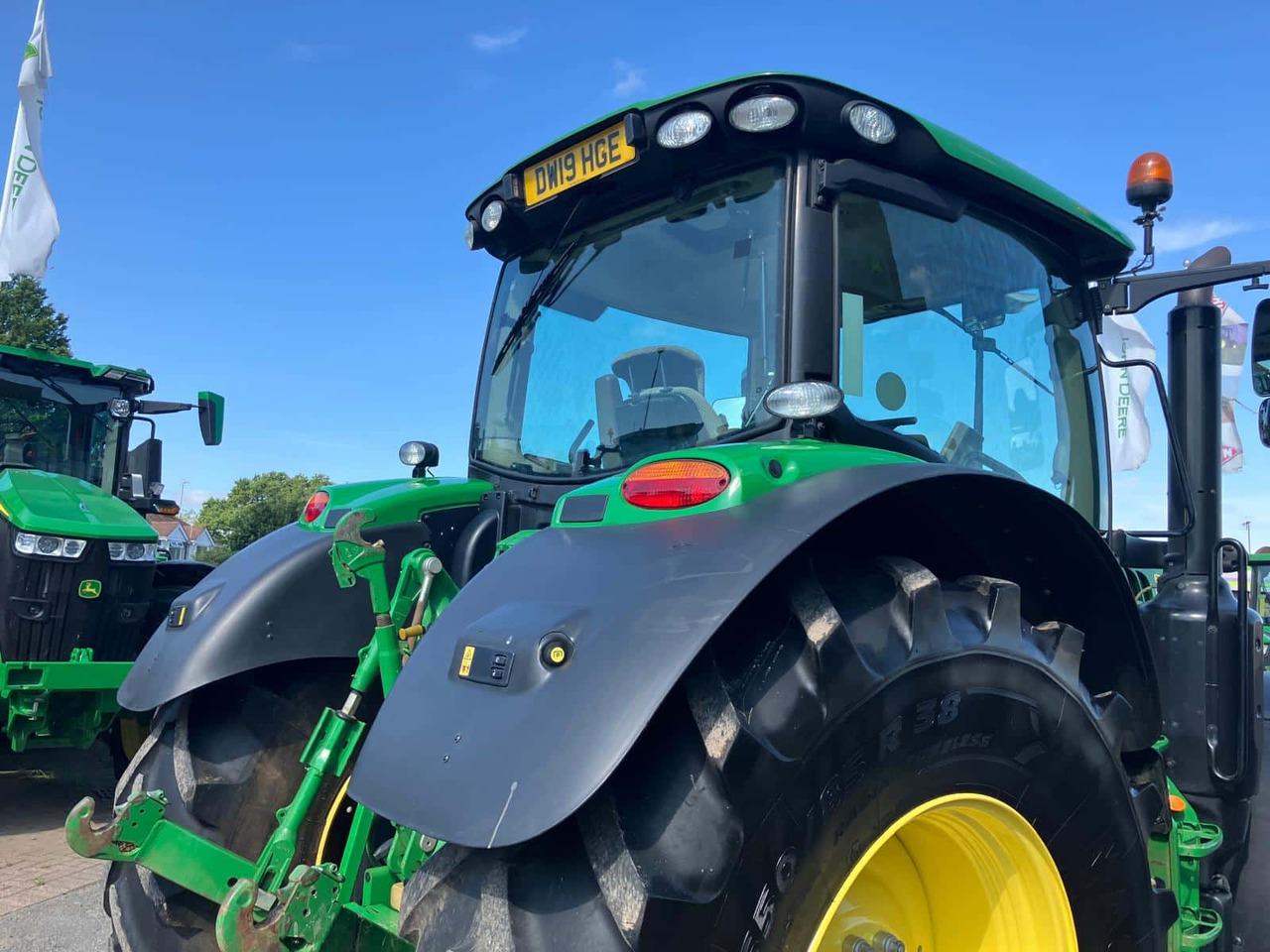Трактор John Deere 6175R: снимка 20