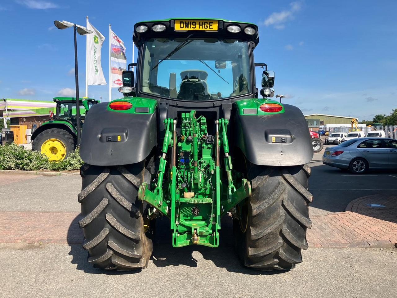 Трактор John Deere 6175R: снимка 8