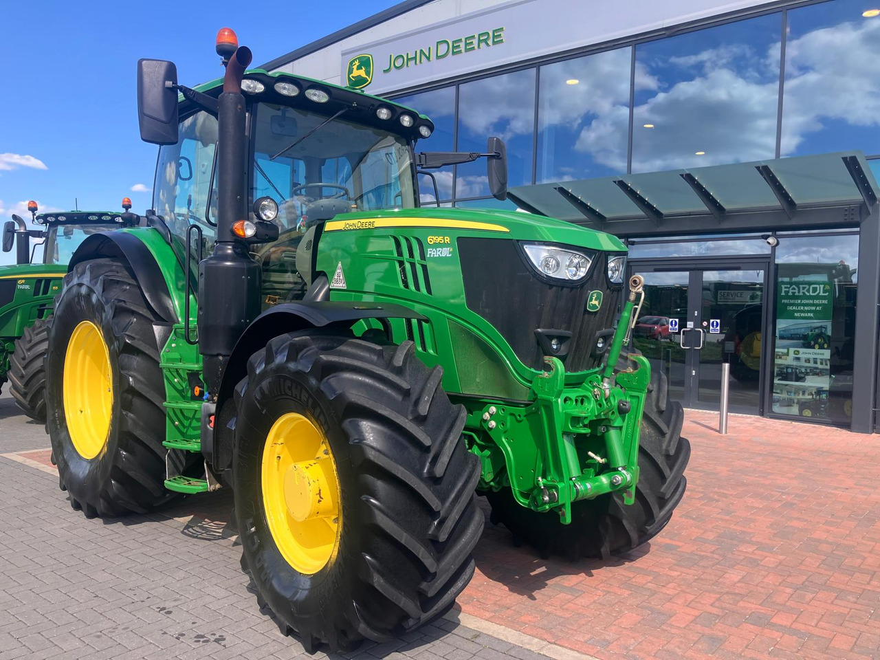 John Deere 6195R - Трактор: снимка 1 John Deere 6195R - Трактор: снимка 1