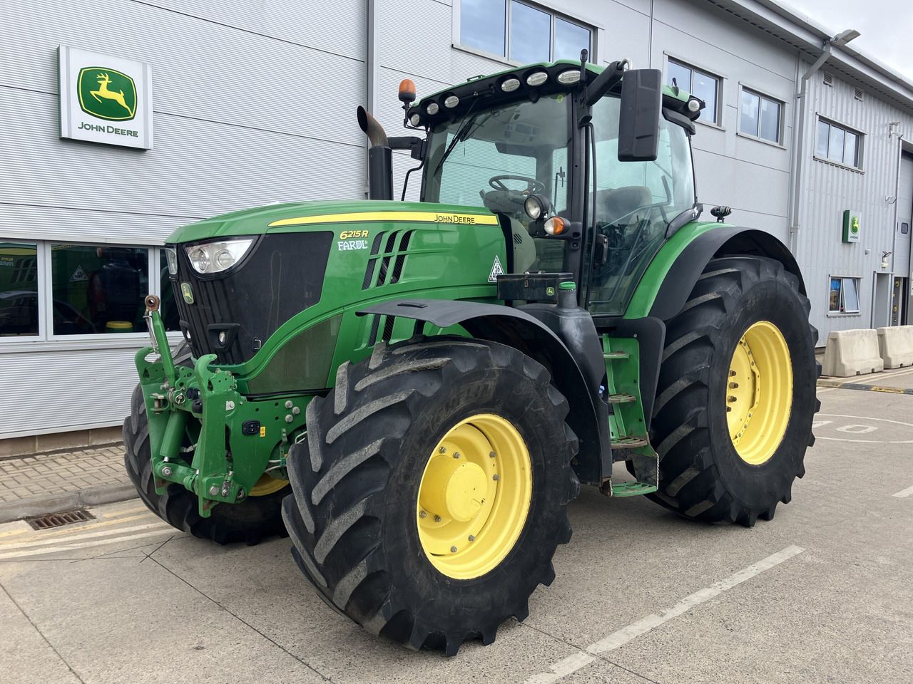 John Deere 6215R - Трактор: снимка 1 John Deere 6215R - Трактор: снимка 1