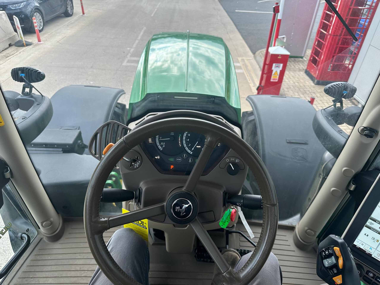 Трактор John Deere 6215R: снимка 11