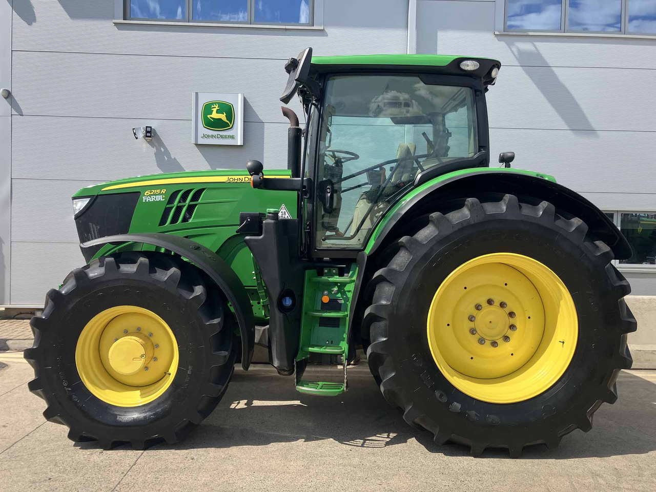 John Deere 6215R - Трактор: снимка 2 John Deere 6215R - Трактор: снимка 2