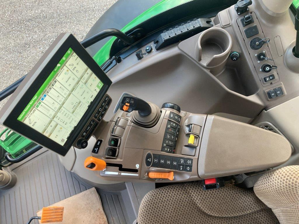 Трактор John Deere 6R 215: снимка 13