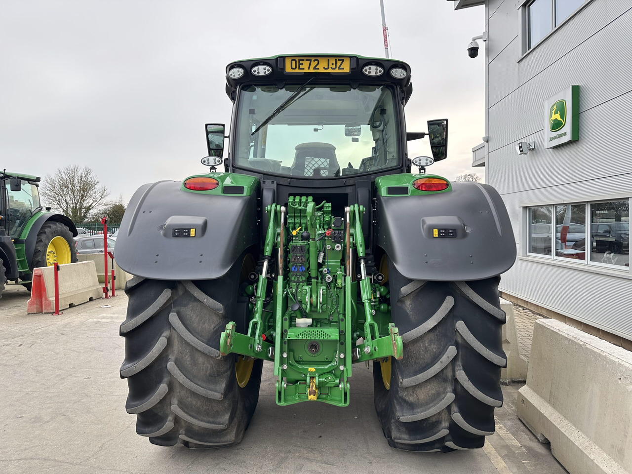 John Deere 6R 215 - Трактор: снимка 4 John Deere 6R 215 - Трактор: снимка 4