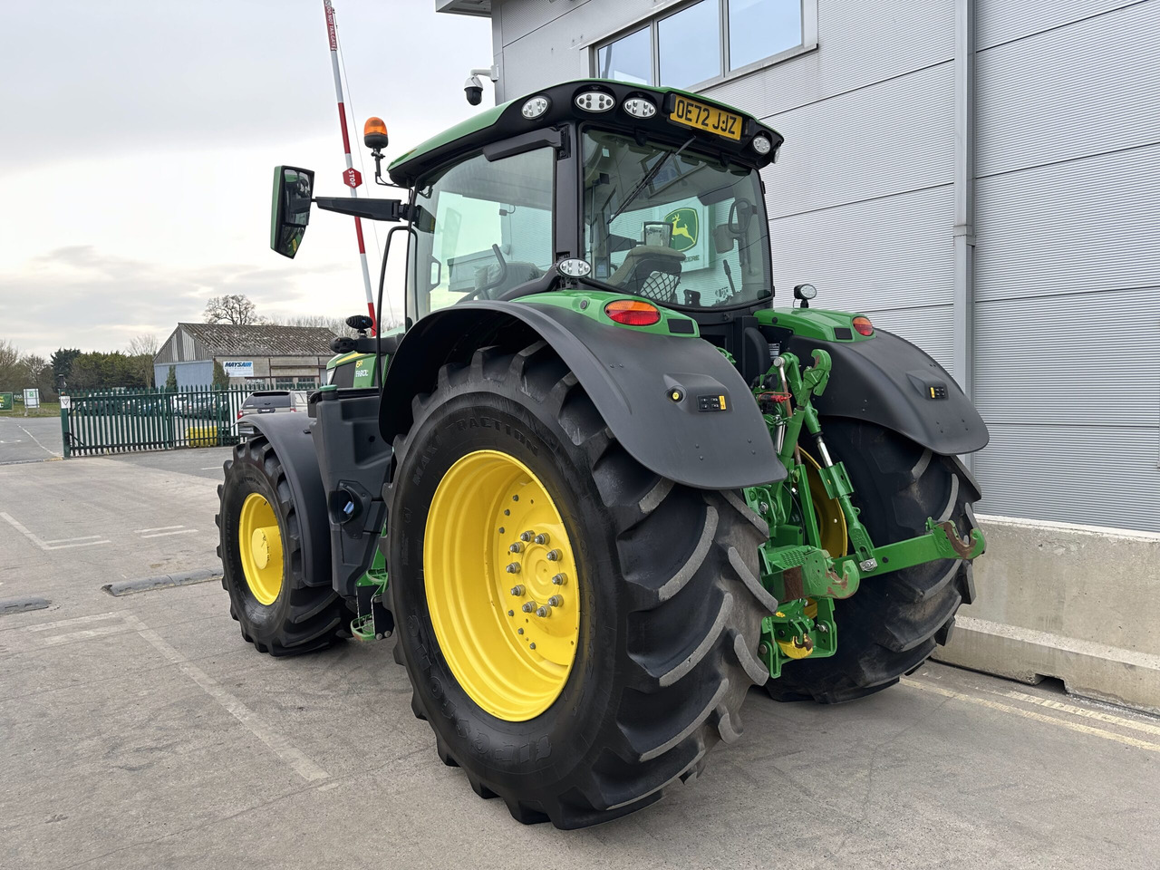 John Deere 6R 215 - Трактор: снимка 3 John Deere 6R 215 - Трактор: снимка 3