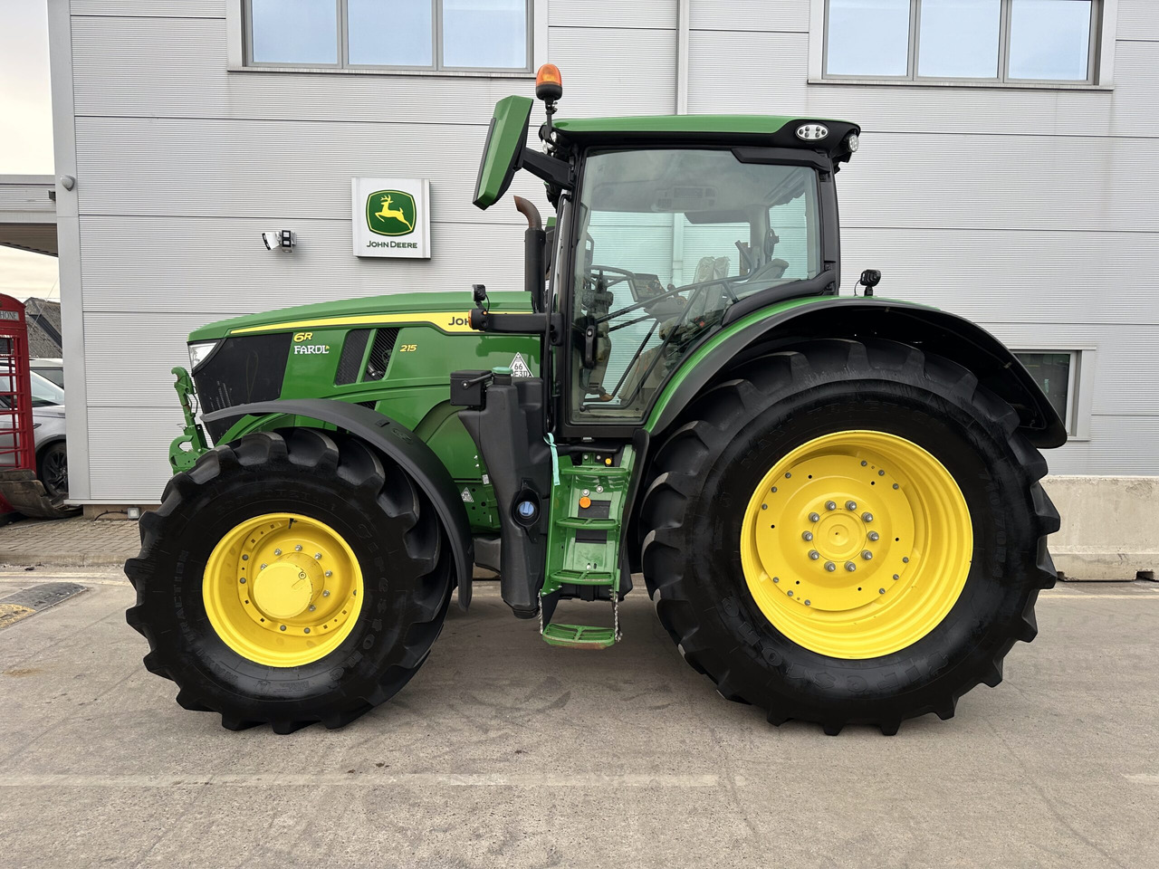 John Deere 6R 215 - Трактор: снимка 2 John Deere 6R 215 - Трактор: снимка 2