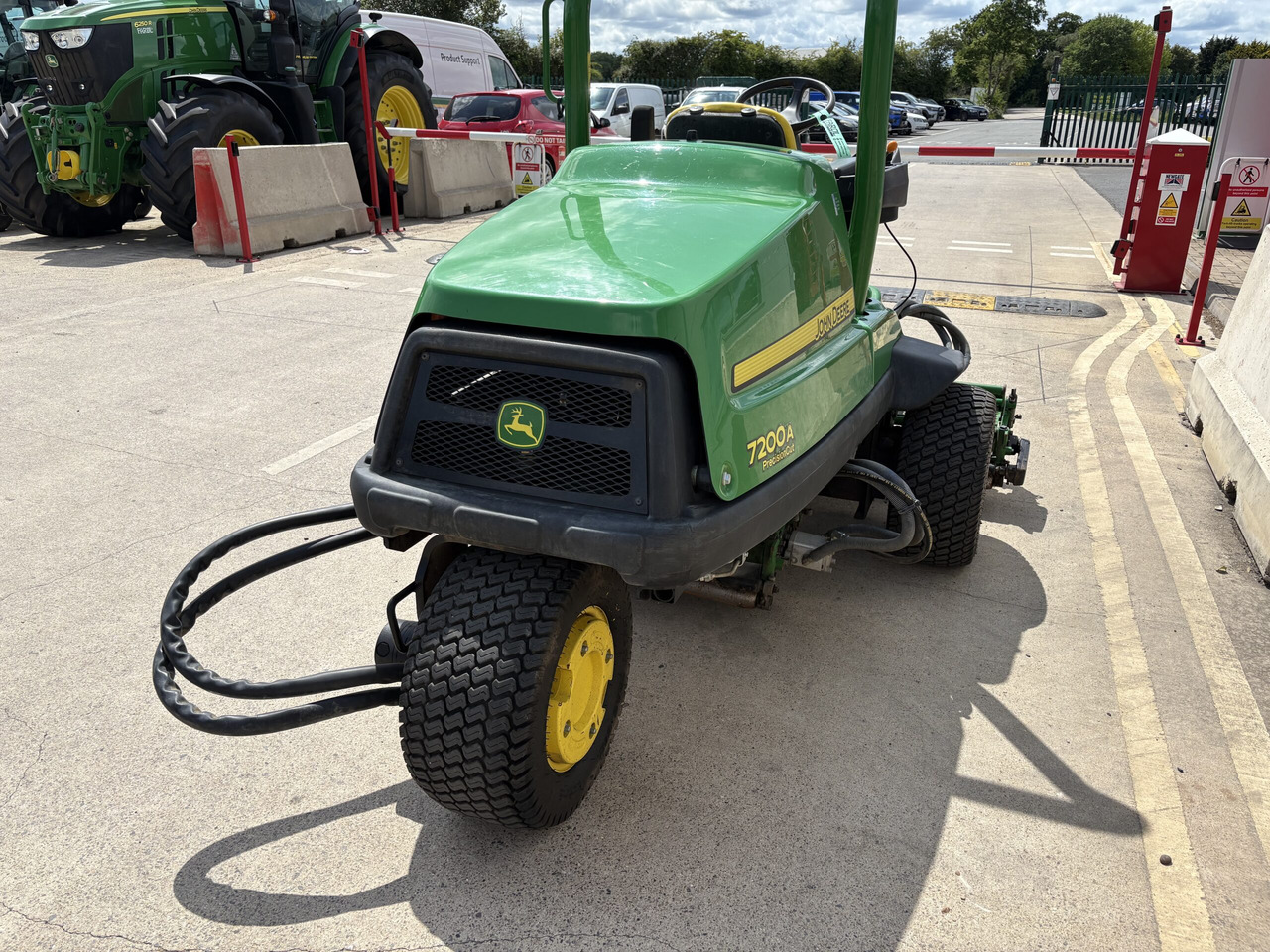 John Deere 7200A Triple Mower - Косачка за трева: снимка 4 John Deere 7200A Triple Mower - Косачка за трева: снимка 4