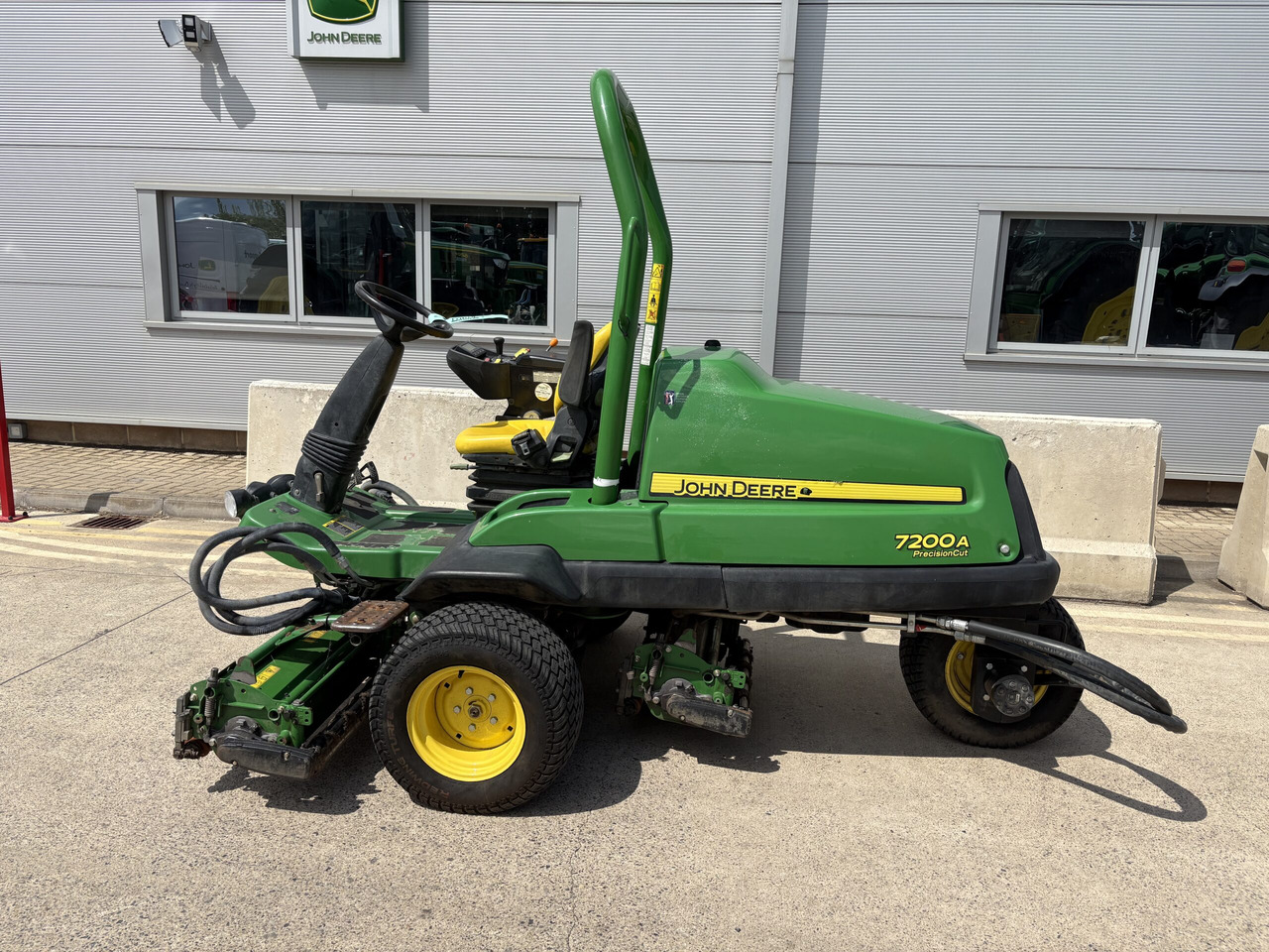 John Deere 7200A Triple Mower - Косачка за трева: снимка 1 John Deere 7200A Triple Mower - Косачка за трева: снимка 1