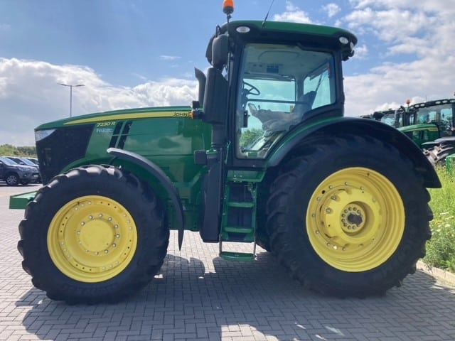 John Deere 7230R - Трактор: снимка 3 John Deere 7230R - Трактор: снимка 3