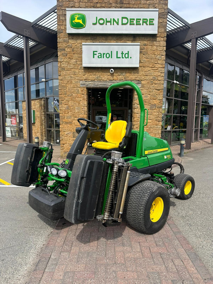 John Deere 7500AE Fairway Mower - Косачка за трева: снимка 1 John Deere 7500AE Fairway Mower - Косачка за трева: снимка 1
