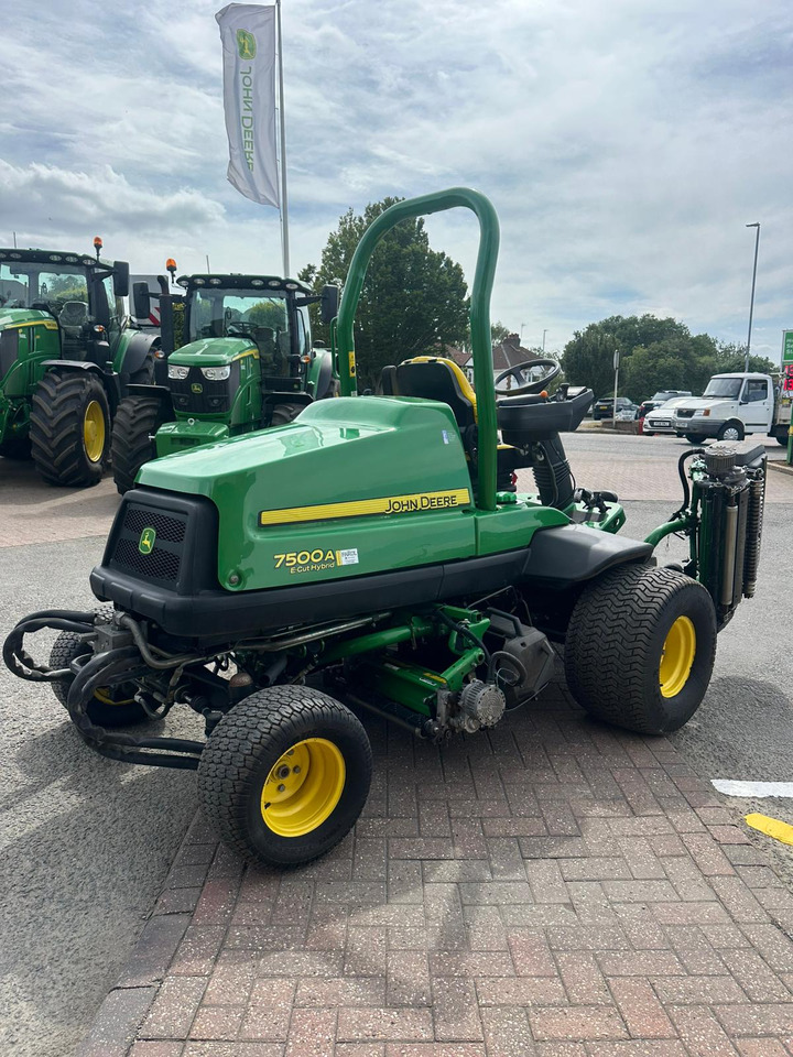 John Deere 7500AE Fairway Mower - Косачка за трева: снимка 2 John Deere 7500AE Fairway Mower - Косачка за трева: снимка 2