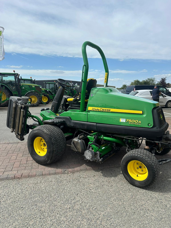 John Deere 7500AE Fairway Mower - Косачка за трева: снимка 3 John Deere 7500AE Fairway Mower - Косачка за трева: снимка 3
