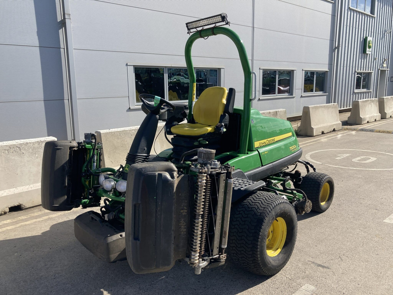 John Deere 7500AE Fairway Mower - Косачка за трева: снимка 1 John Deere 7500AE Fairway Mower - Косачка за трева: снимка 1
