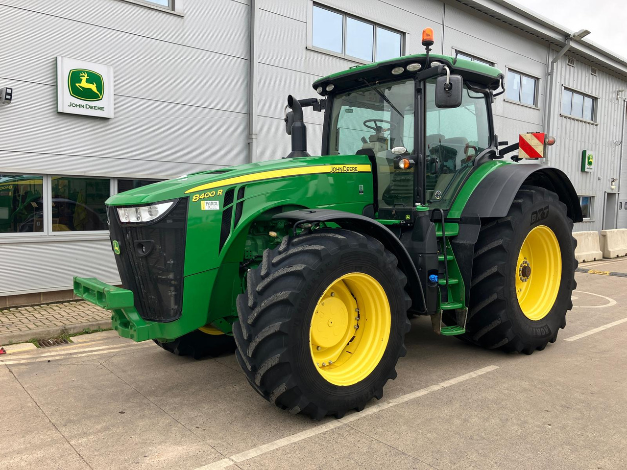 John Deere 8400R - Трактор: снимка 1 John Deere 8400R - Трактор: снимка 1