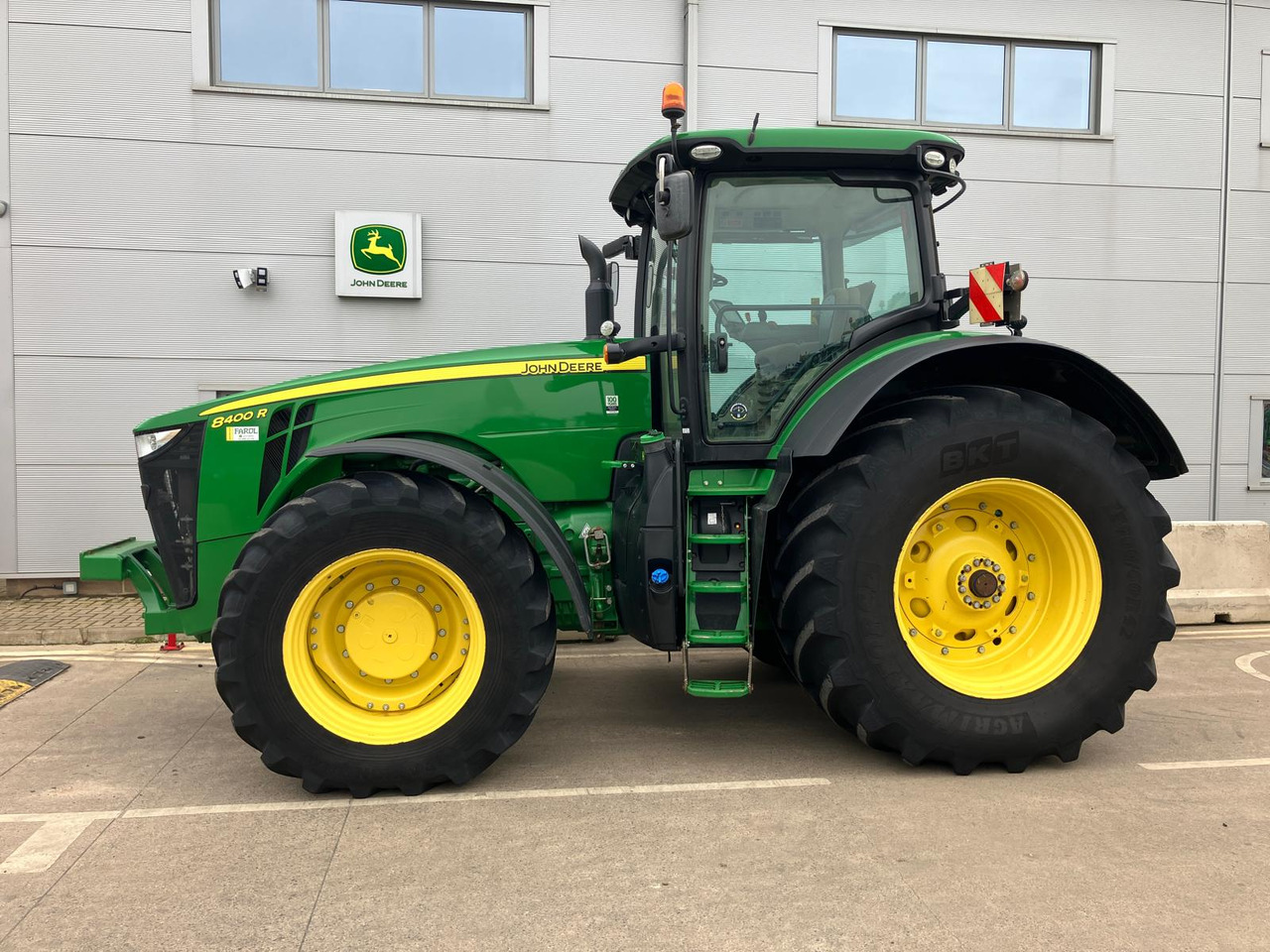 John Deere 8400R - Трактор: снимка 2 John Deere 8400R - Трактор: снимка 2