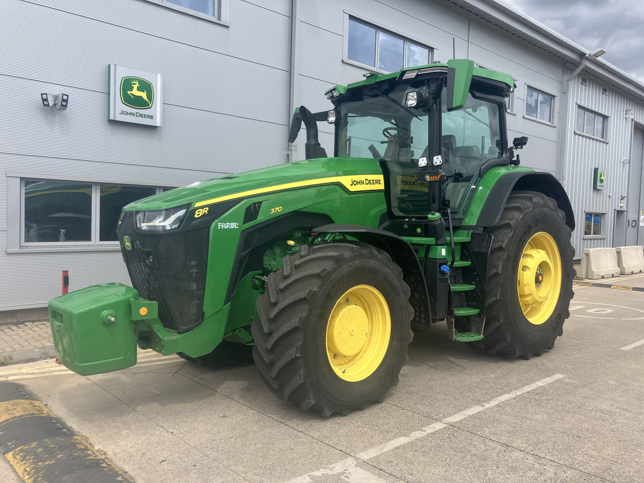 John Deere 8R 370 - Трактор: снимка 1 John Deere 8R 370 - Трактор: снимка 1