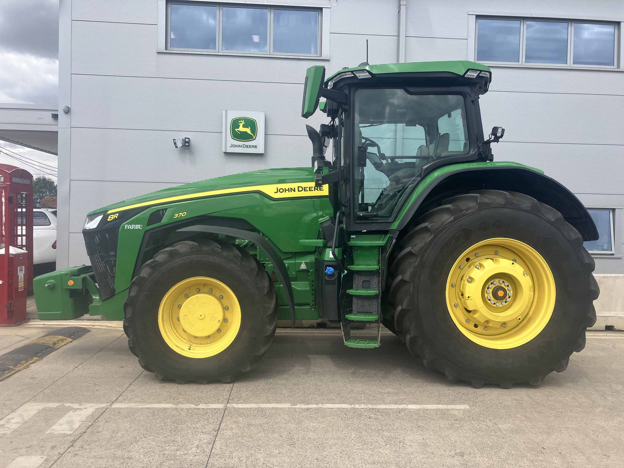 John Deere 8R 370 - Трактор: снимка 2 John Deere 8R 370 - Трактор: снимка 2