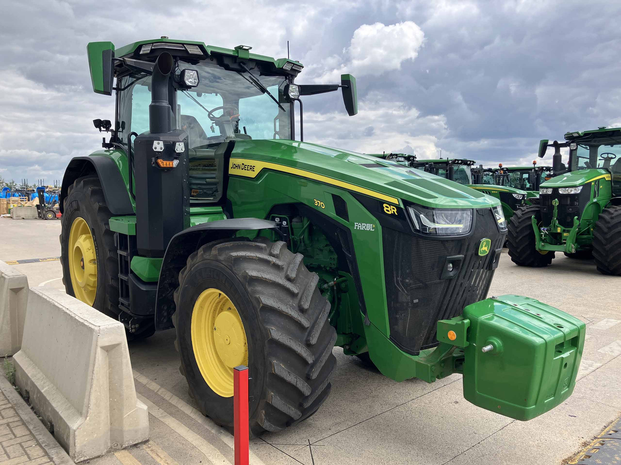 Трактор John Deere 8R 370: снимка 6