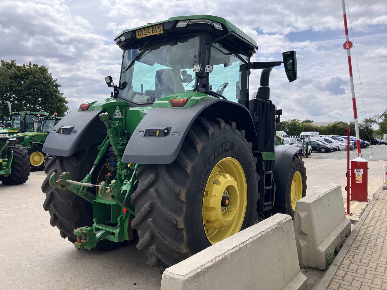 John Deere 8R 370 - Трактор: снимка 5 John Deere 8R 370 - Трактор: снимка 5