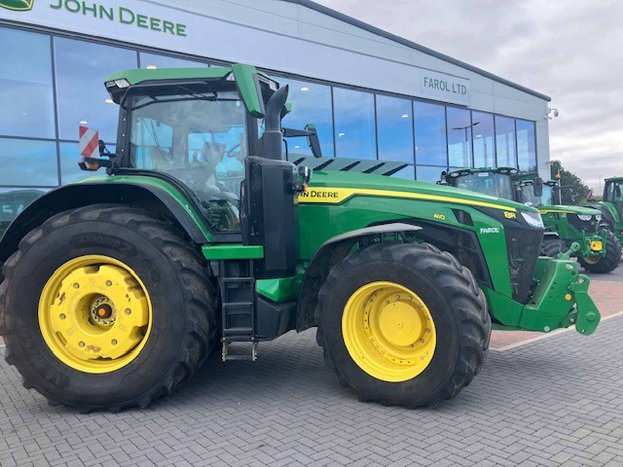 John Deere 8R 410 - Трактор: снимка 1 John Deere 8R 410 - Трактор: снимка 1