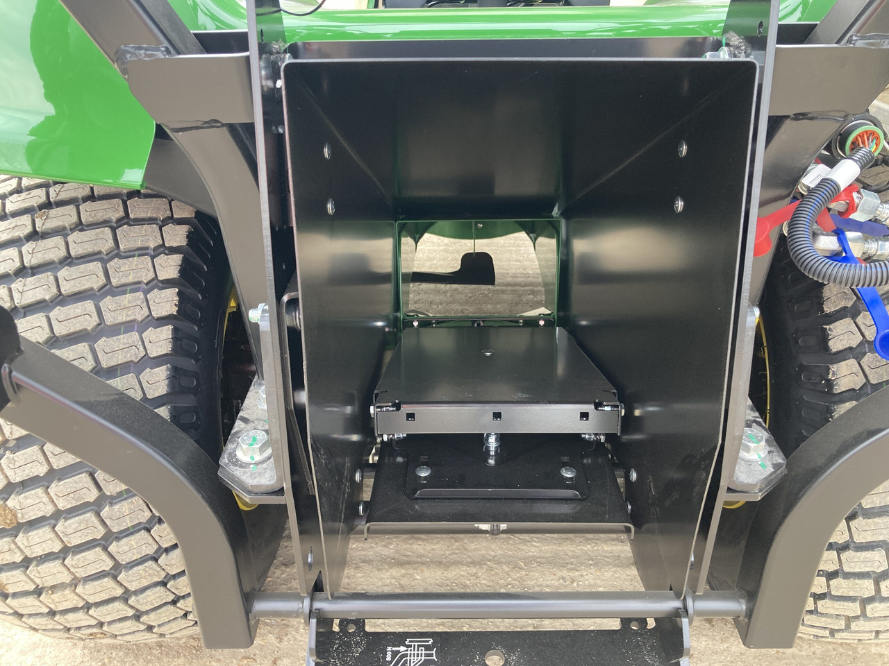 Нови Косачка за трева John Deere X950R ride on cut and collect mower: снимка 10