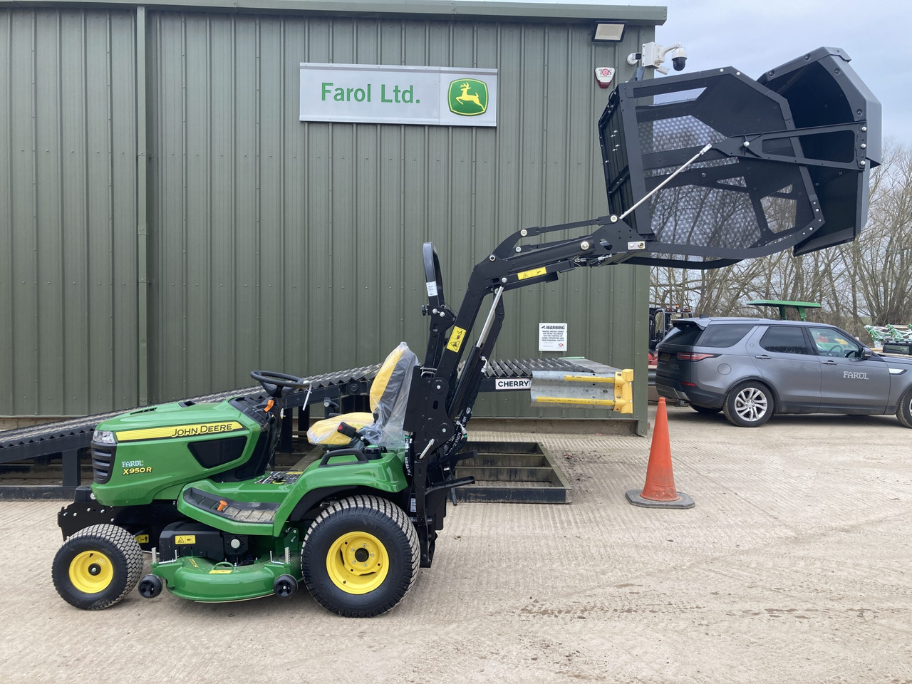 Нови Косачка за трева John Deere X950R ride on cut and collect mower: снимка 9