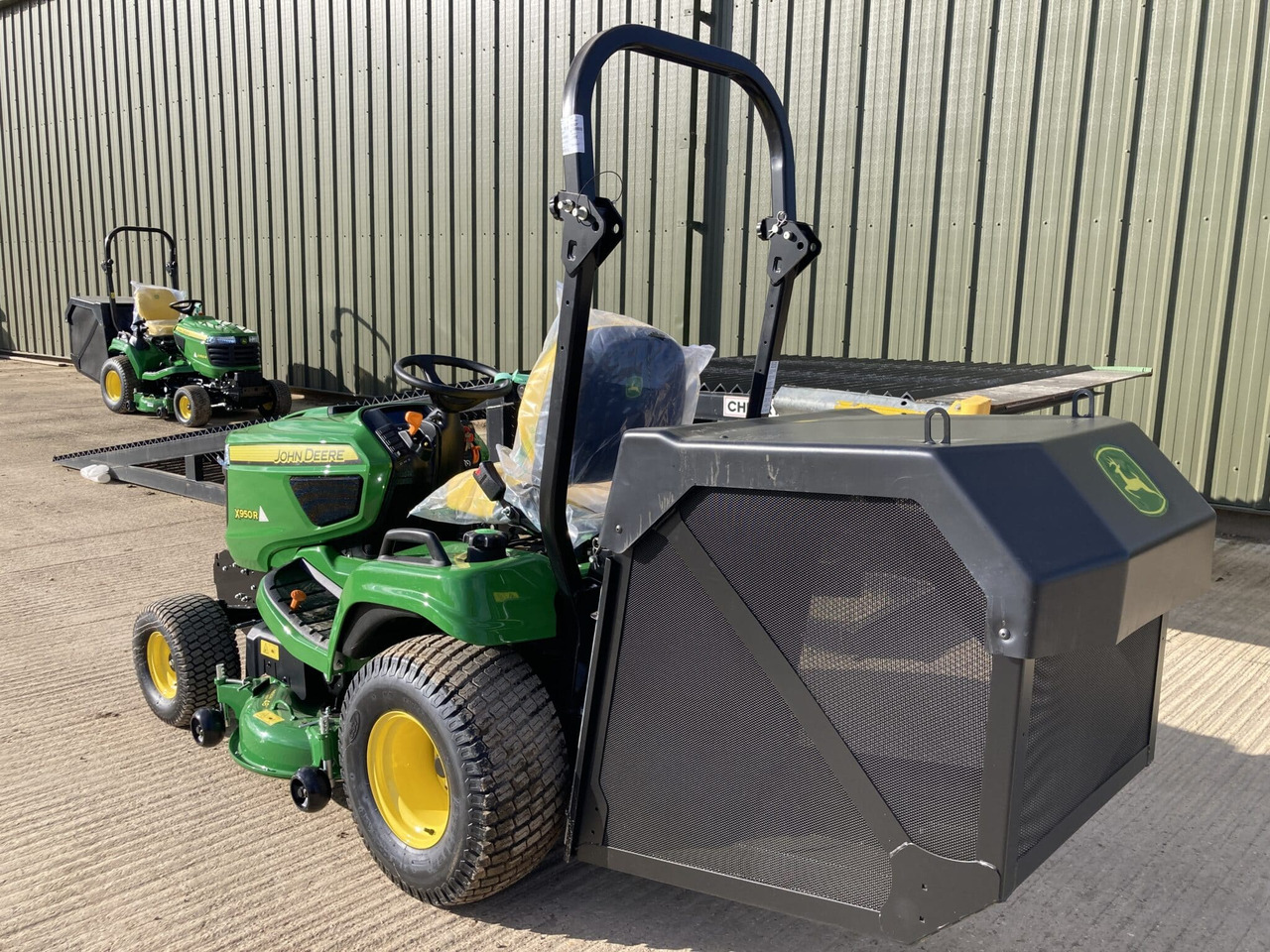 John Deere X950R ride on mower - Косачка за трева: снимка 3 John Deere X950R ride on mower - Косачка за трева: снимка 3